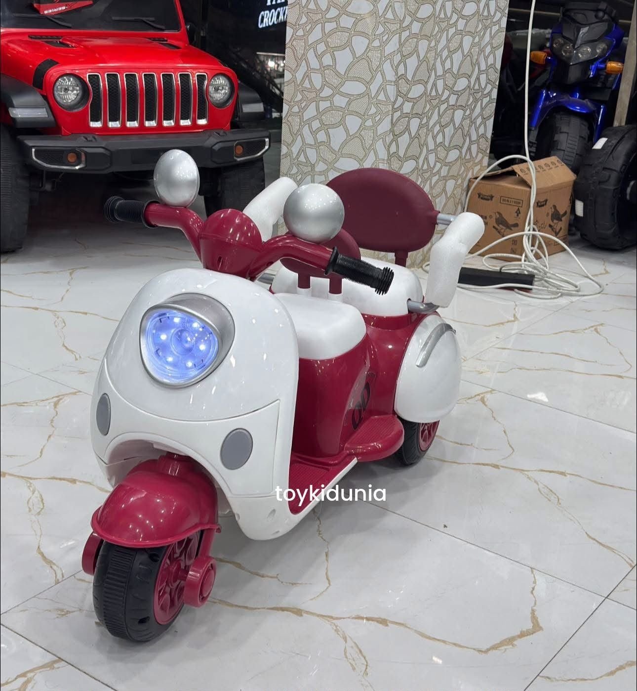 Retro Two-Tone Kids Electric Scooter – Red & White